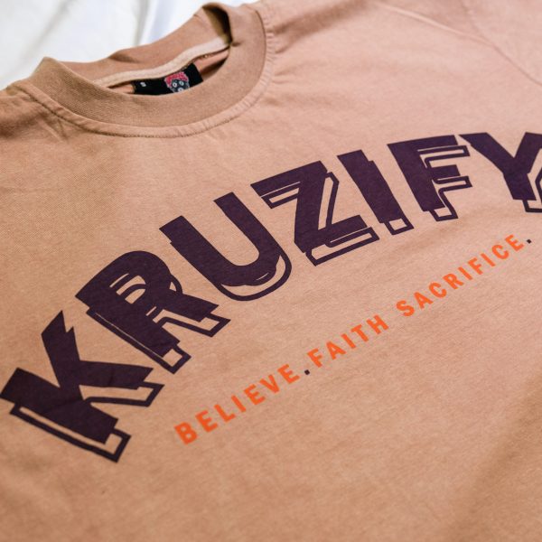 'NEVER GIVE UP' Tee- Washed Sand