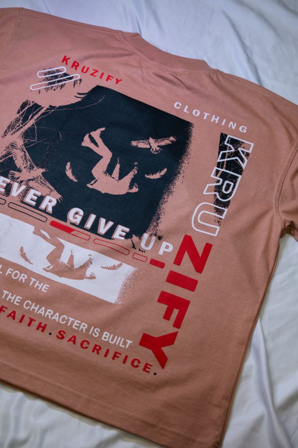 'NEVER GIVE UP' Tee- Desert Strength