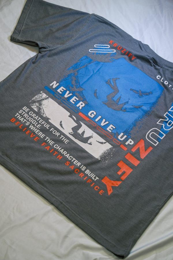 'NEVER GIVE UP' Tee- Calm Grey